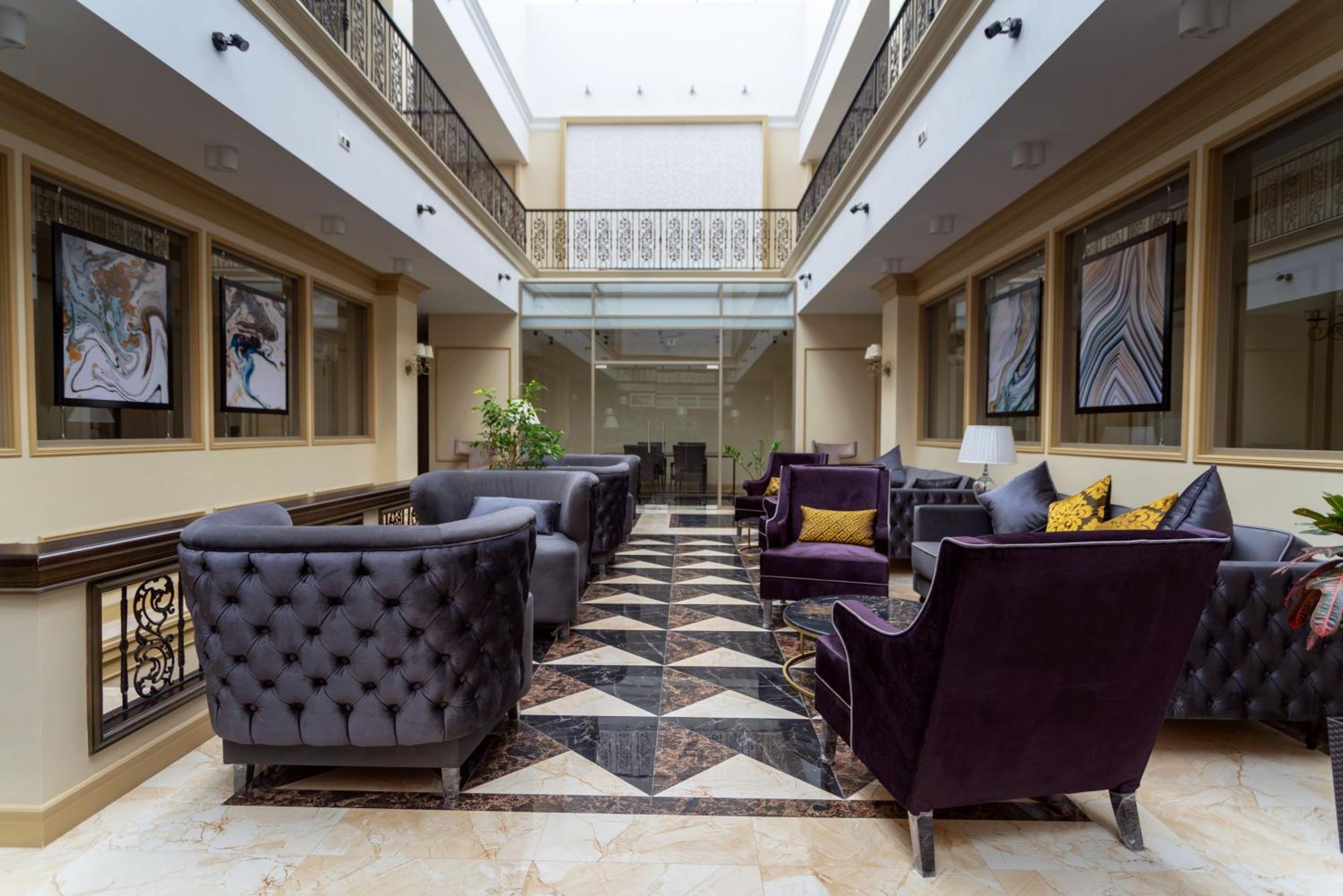 Royal Bv Hotel Ustʼ-Kamenogorsk Exterior foto
