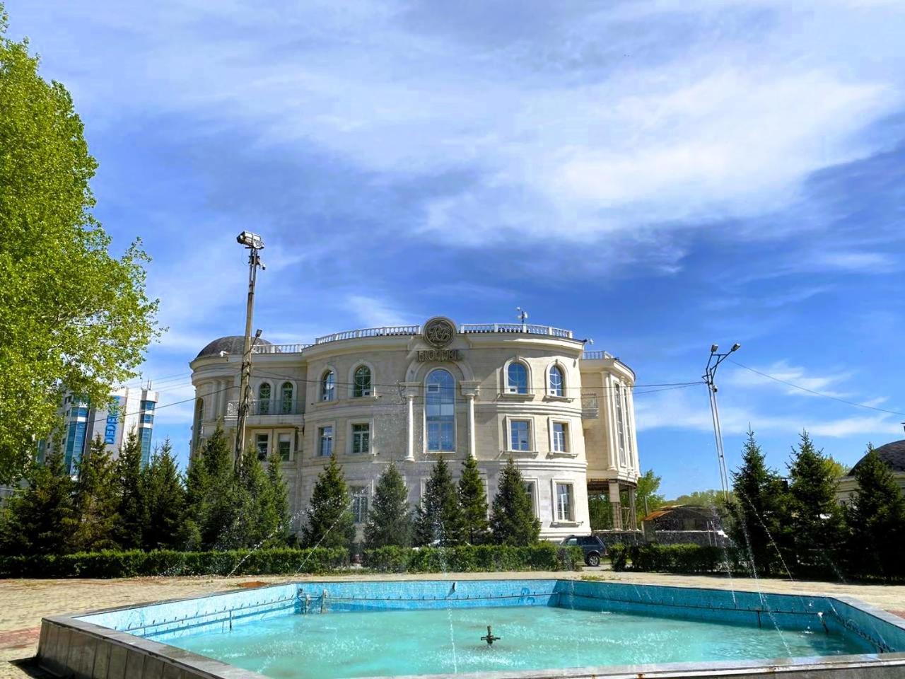 Royal Bv Hotel Ustʼ-Kamenogorsk Exterior foto