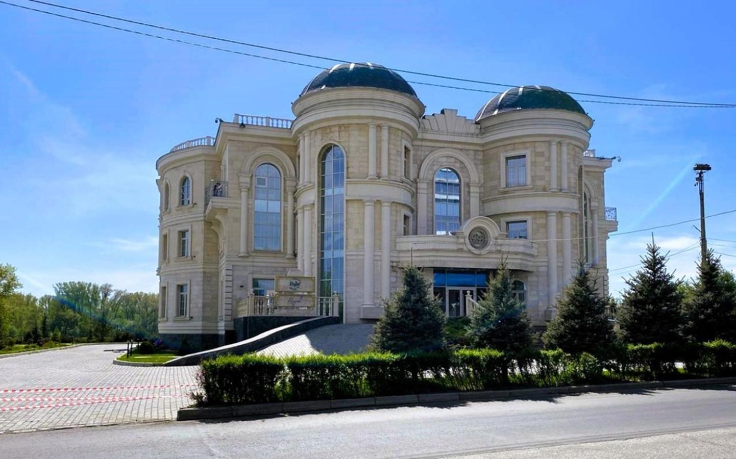 Royal Bv Hotel Ustʼ-Kamenogorsk Exterior foto