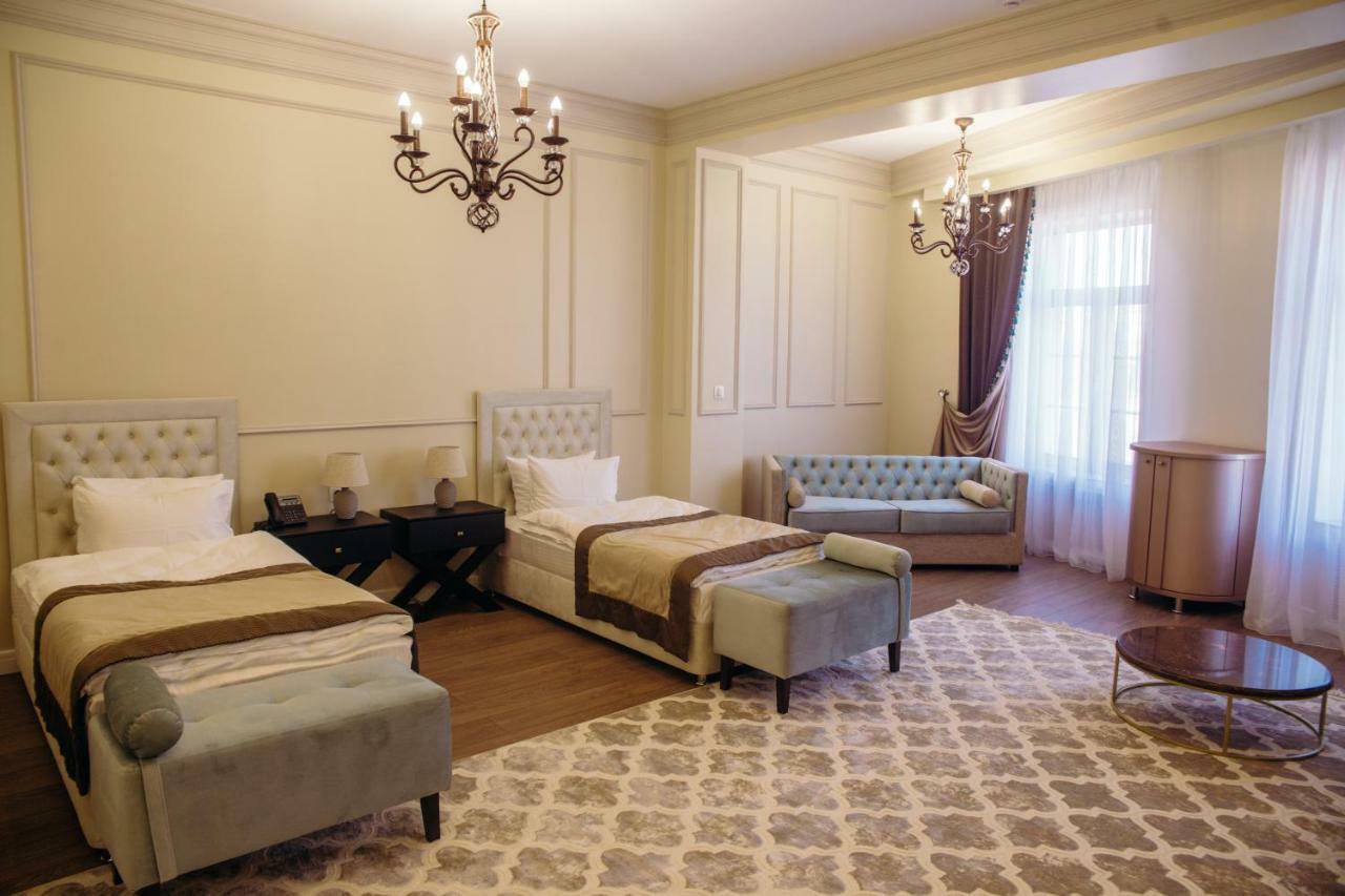 Royal Bv Hotel Ustʼ-Kamenogorsk Exterior foto